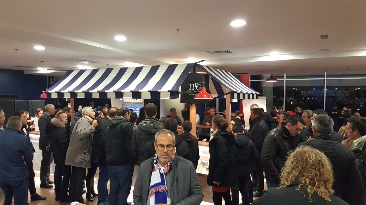 SportBuzzBizz's tweet photo. Succès pour "Histoires De Glaces" au Salon des Lumières @ParcOL #OLSCB #experienceVIP # icecream @ol #OL #fanexperience https://t.co/TpZmsT3tE0