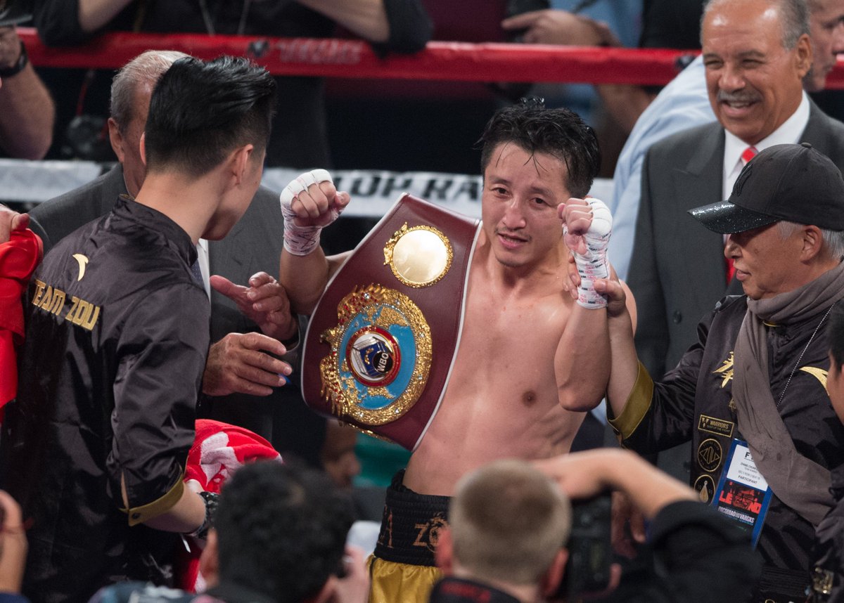 XHSports's tweet photo. China's 2-time Olympic champion Zou Shiming takes #WBO flyweight title, dominates Prasitak Phaprom of Thailand https://t.co/dwVrHLJSCm