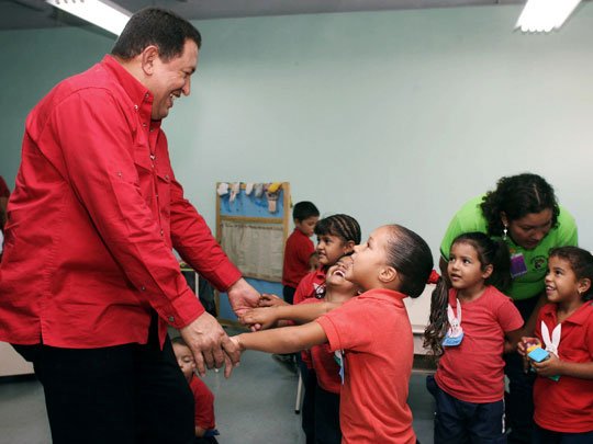 laradiodelsur's tweet photo. #ChavezViveEnTi Y en la sonrisa y la mirada de cada niño de la patria https://t.co/vVOIWmRQU0