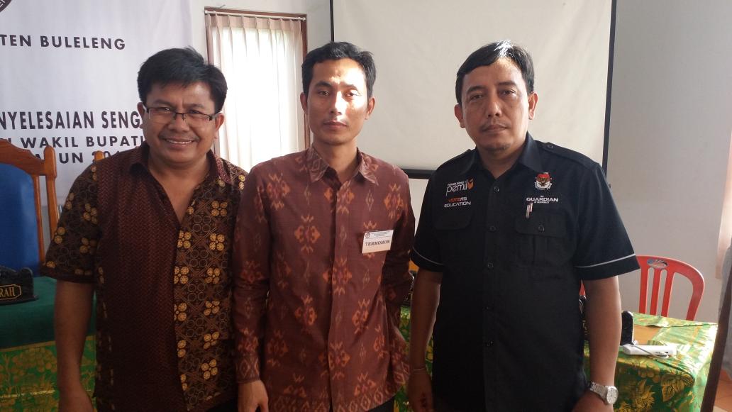 dewarakasandi2's tweet photo. Sabtu, 5/11/2016: Menghadiri pembacaan putusan sengketa Pemilihan Pilkada Buleleng di Kantor Panwas setempat... https://t.co/Li6owWLaF3