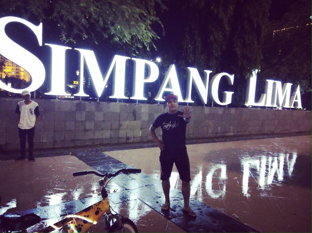 Mhdjeffri's tweet photo. Simpang lima semarang https://t.co/wXkL4MLgWJ