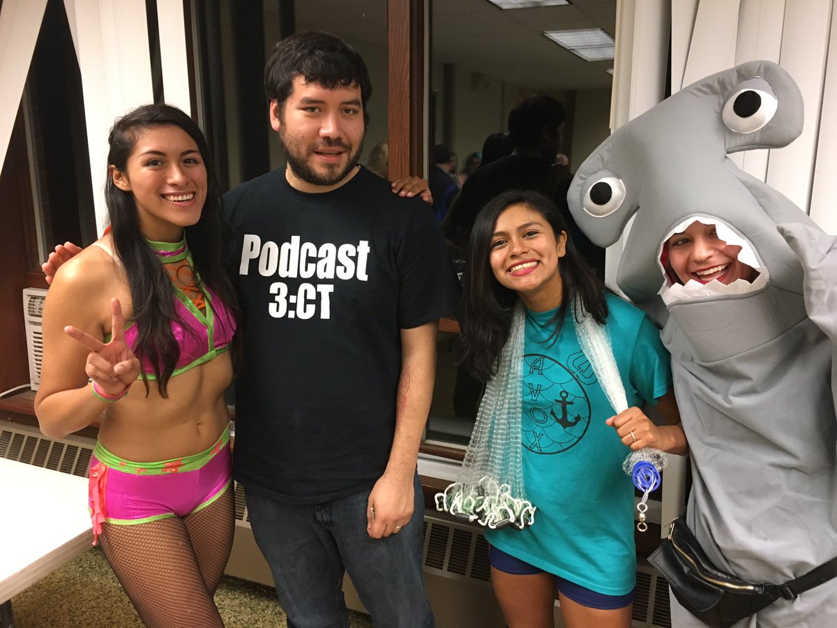 Teachin2daChoir's tweet photo. Got to meet @ashley__vox @DelmiExo and most importantly @jawsolyn_ tonight! https://t.co/oTpzt1skFM