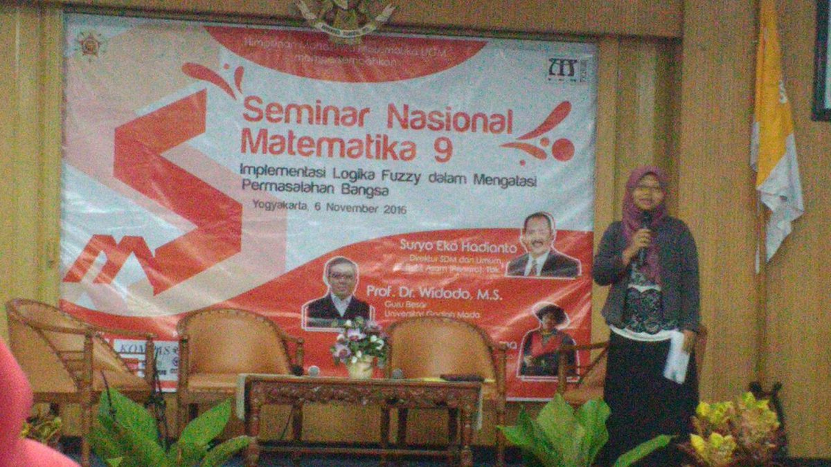Ini dia moderator semnastika ke-9, Bu Dwi Ertiningsih 😊 #semnastika9