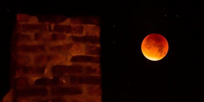 Midilibre's tweet photo. #Repost Super Lune du 14 novembre : le spectacle s'annonce grandiose https://t.co/o9uc1bnEu6 https://t.co/IMVxjSBlnf