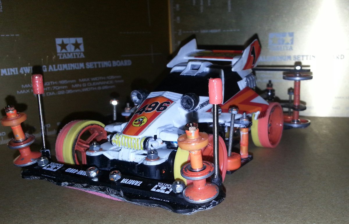 アッキ در توییتر ミニ四駆 エンペラー 提灯ユニットを全部カーボンに変更してみました 次は何処を改造しようかな 日々進化するエンペラー君 笑