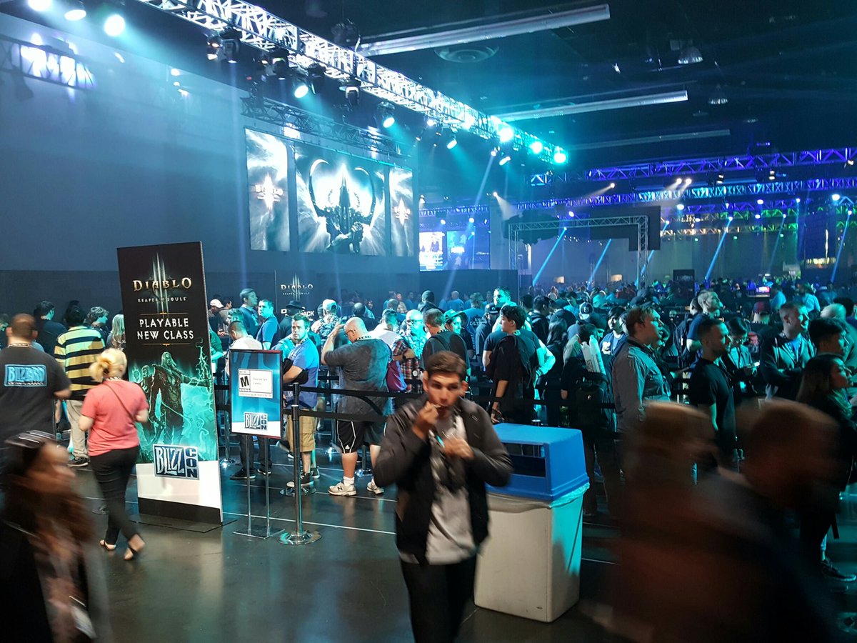 FimBlizzcon's tweet photo. Time to get in line to pay some necromancer before the #diablo3 dev talk.  #BlizzCon2016 https://t.co/TbozUIEhlG