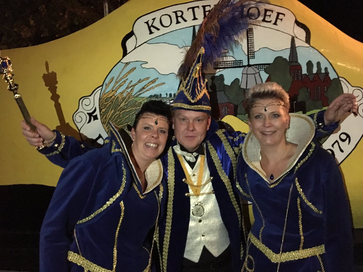 De_Turftrappers's tweet photo. Welkom Prins Dennis en Prinsessen Marijke en Eveline! 
Het is nu al een top seizoen. 
Alaaf, Alaaf, Alaaf! https://t.co/bq8546hgcj