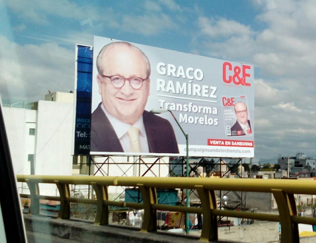 esquivelgerardo's tweet photo. Graco Ramirez, que a duras penas puede con Morelos, no escatima recursos para promoverse en el DF.
Vaya iluso! https://t.co/mtZVUAbogc