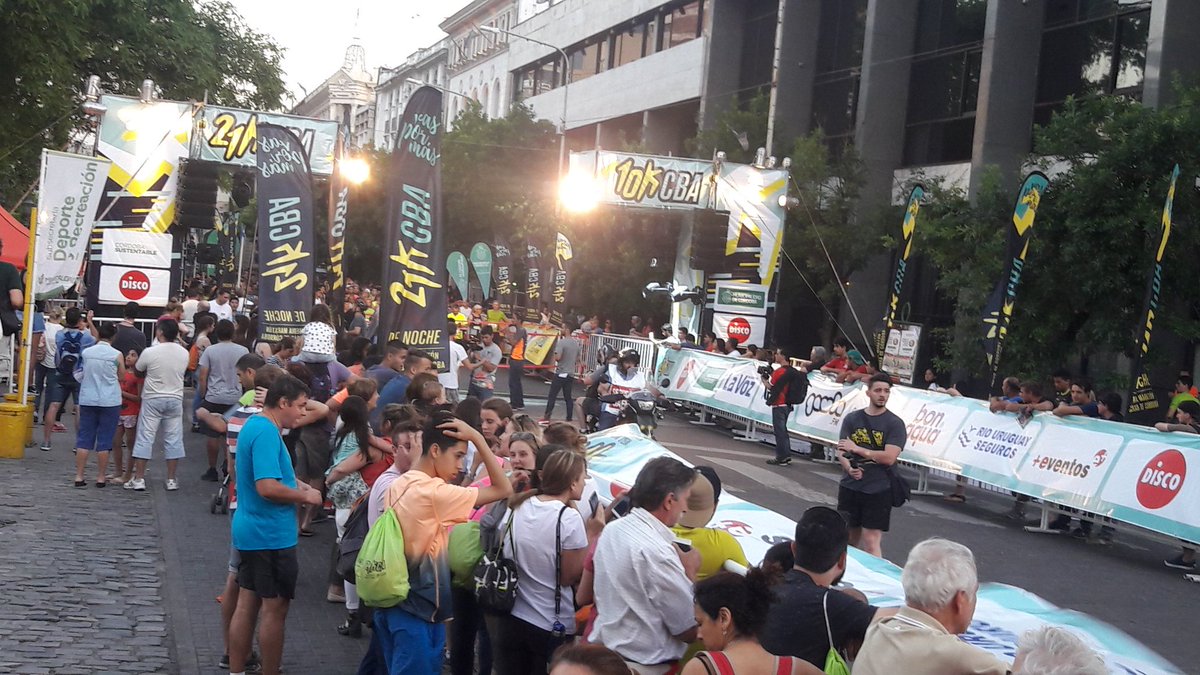 JBeeSellares's tweet photo. Media #Maraton Ciudad de #Córdoba de Noche. Se viene la largada. Más de 3000 inscriptos. https://t.co/9QZq6IW6dM