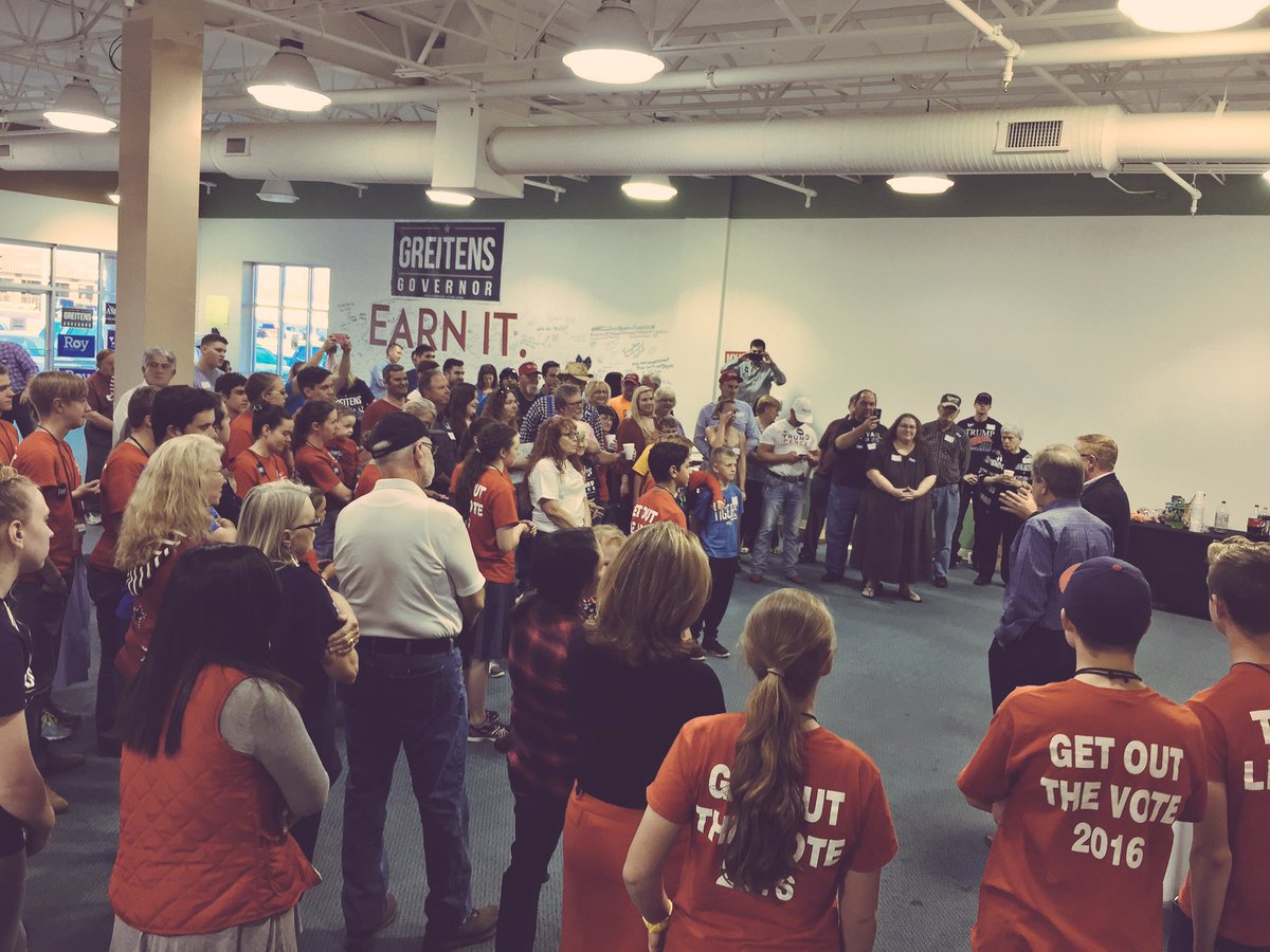 BursonSnyder's tweet photo. #TeamRoy in Jasper County is ready to win on Tuesday! #MOSEN #morejobslessgov https://t.co/FNSXDaInsc