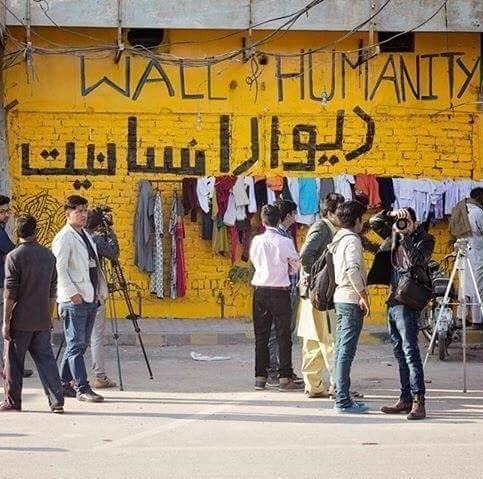 SolarSchoolBags's tweet photo. Wall of Humanity in Faisalabad https://t.co/hvMSy1bFw4 #wallofhumanity #faisalabad https://t.co/8iHLoRQR4b