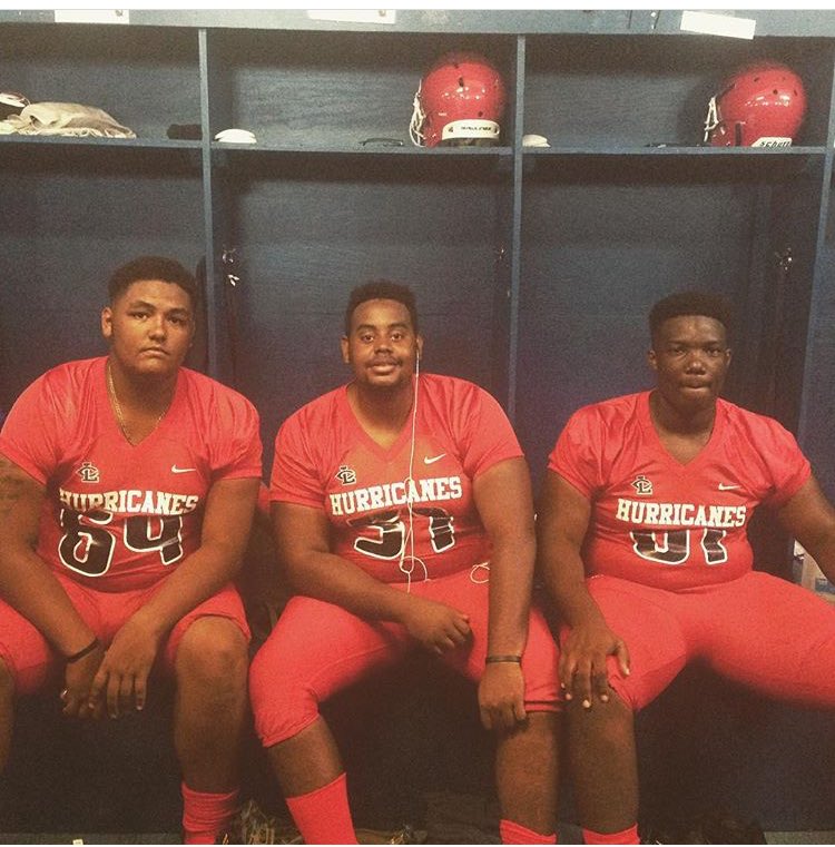 Stout_jh's tweet photo. Great season with the fam 💯 #undefeated https://t.co/tUBEtOLRr7