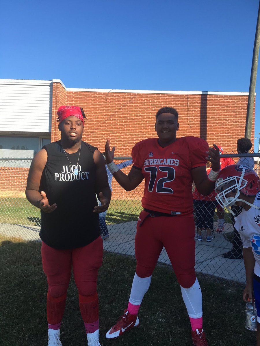 Stout_jh's tweet photo. Great season with the fam 💯 #undefeated https://t.co/tUBEtOLRr7