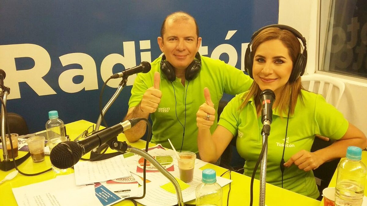 latelePy's tweet photo. @karoarevalo y @jorgepuigtorres firmes en la radiotón. Tenemos que llegar a la meta y depende de vos. Si estás vos, #EstamosTodos. 💪 https://t.co/4yMLdclFtV