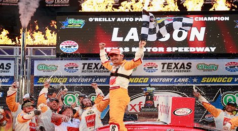 TomBakerShow's tweet photo. Late surge from @KyleLarsonRacin propels him to win at Texas! #NASCAR #OReillyChallenge https://t.co/iY1w8JFS1V https://t.co/PD47uJ2nwx