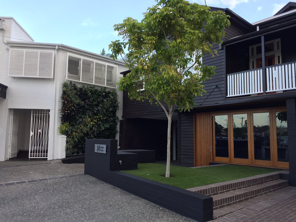 AtmosphyLaura's tweet image. Greenwall install. Paddington