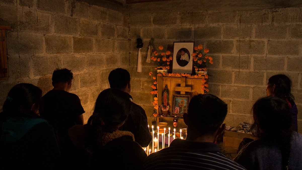 regeneracion_r's tweet photo. #Fotorreportaje #Banavil: La intimidad del retorno Provisional para el #DíadeTodosLosSantos https://t.co/q4FLDFpTUi https://t.co/ddA3gS4aiS