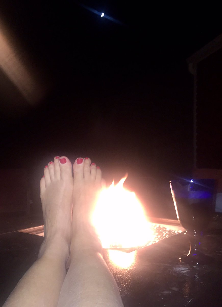 ulry_ulry's tweet photo. This is the way you relax before watching the buckeye game #countrythang #buckeyegirl https://t.co/2uGoZTXjor