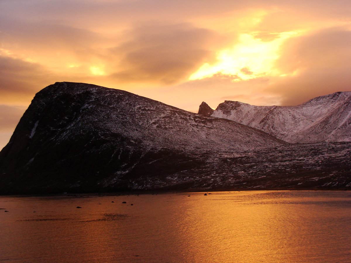 mariospants's tweet photo. Just had to repost my friend Amon Akeeagok's incredible photo of his home #grisefiord #inspiration #landscapephotography  #notrendered https://t.co/rvCSWrBp3Q