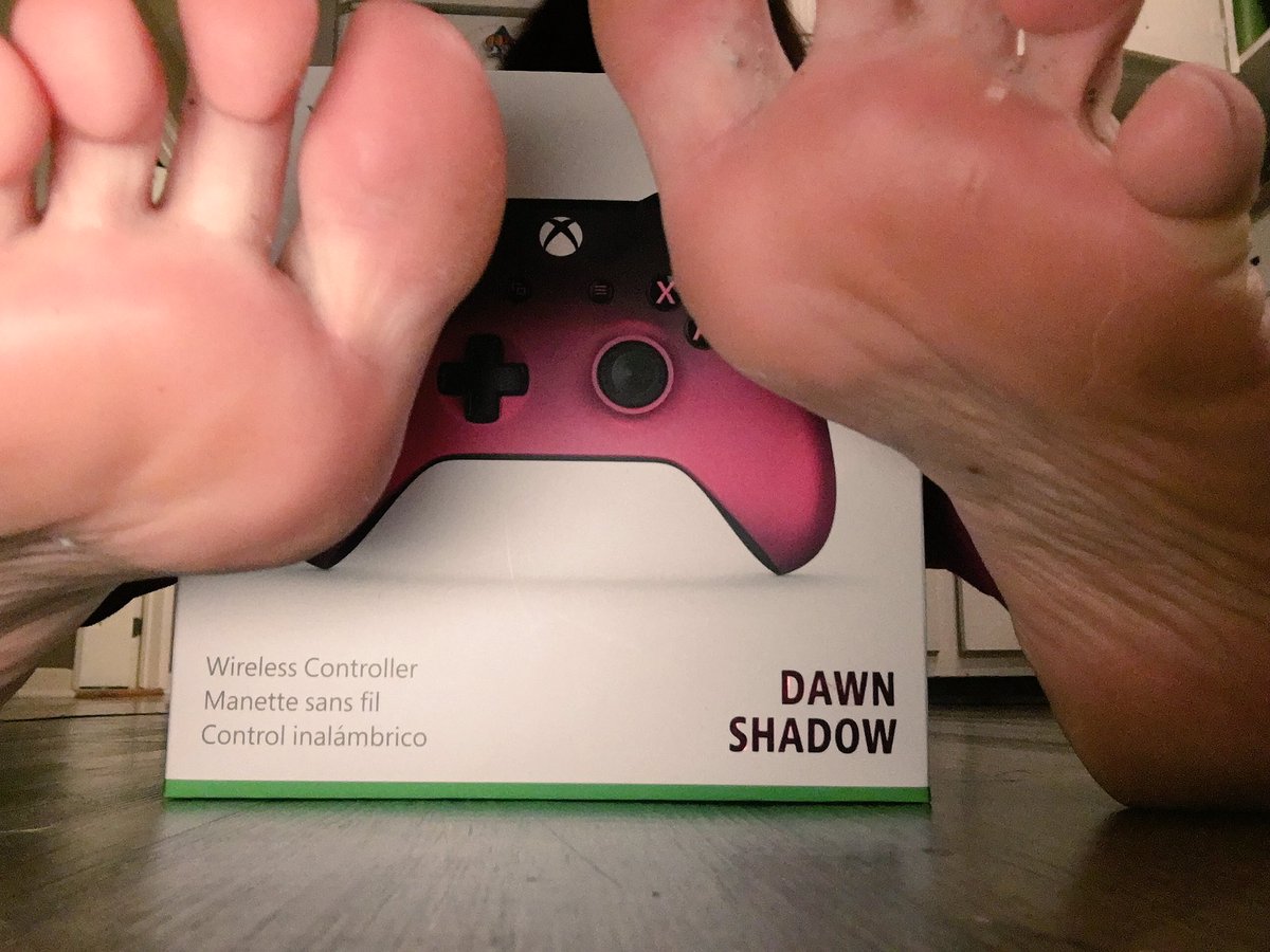 SoScarlett69's tweet photo. About to game with the husband !! 
Be jealous ! #footfreak #gamergirl #findom @underdeskloser @RTCuck https://t.co/ITAmcOLyxI