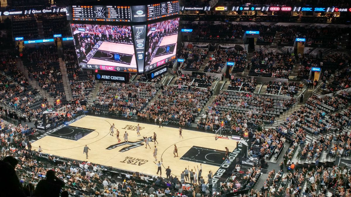 MaryAnnaBananaa's tweet photo. WE IN HERE. LET'S WATCH SOME GOOD NBA BASKETBALL! π#SAvsLAC #GoSpursGo #Spurs #Clippers #nba https://t.co/qa6OG0XgWW