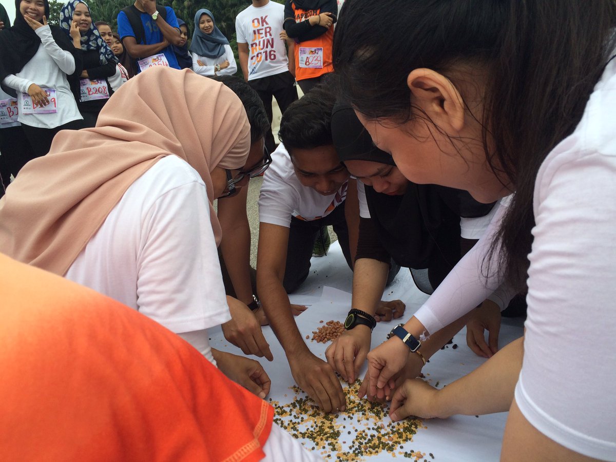OKJerRun2016's tweet photo. #liveupdate happening right now. Aktiviti musang berjanggut bersama pensyarah 💕

#OkJerRun2016
 #OkJerRun2016
 #OkJerRun2016 https://t.co/WiSSAHFtUd