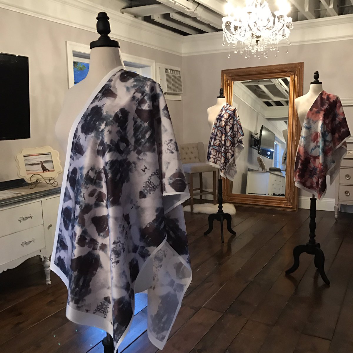 #blakrust on point tonight at their beautiful home decor launch party #shibori #handmade #fabric #homedecor #buyart