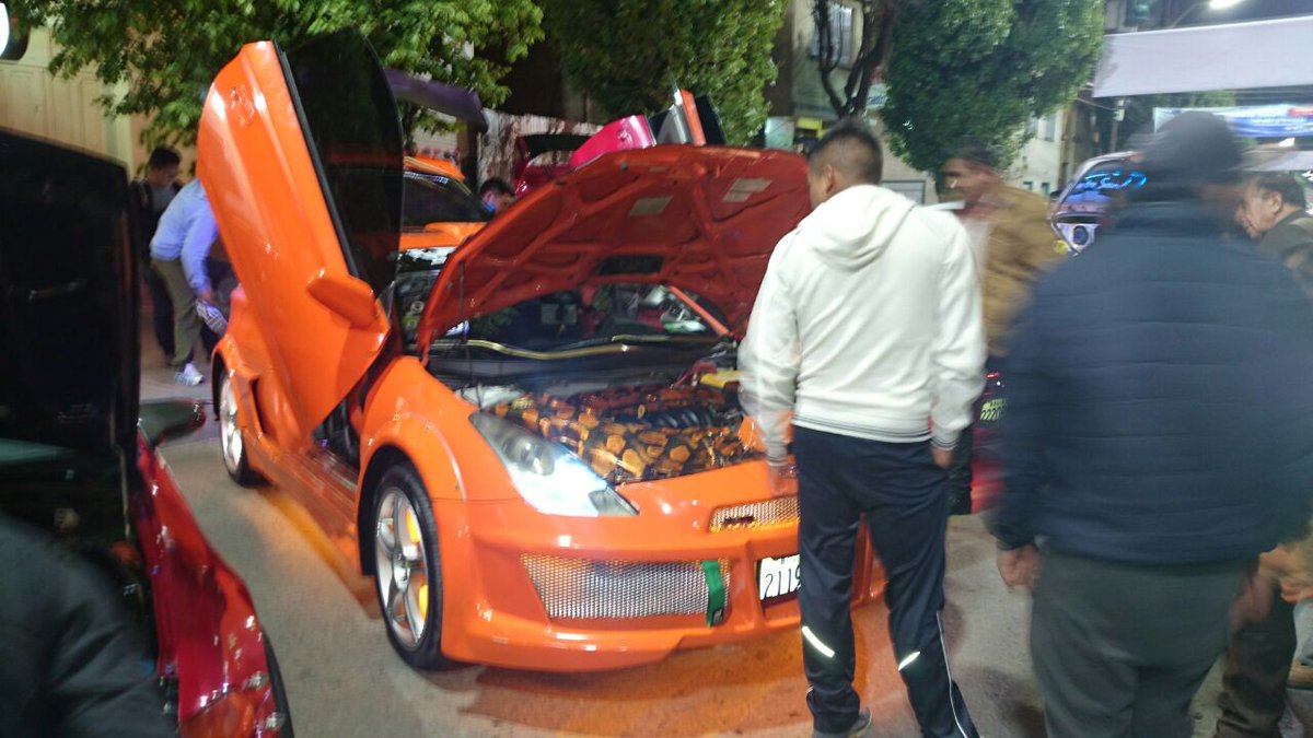 LaRazon_Bolivia's tweet photo. #LoÚltimo
#Oruro
Vehículos de La Paz, Cochabamba y Oruro participaron del #audiotuning. Los #escarabajos destacaron en la muestra. https://t.co/hdsIYYp1AS