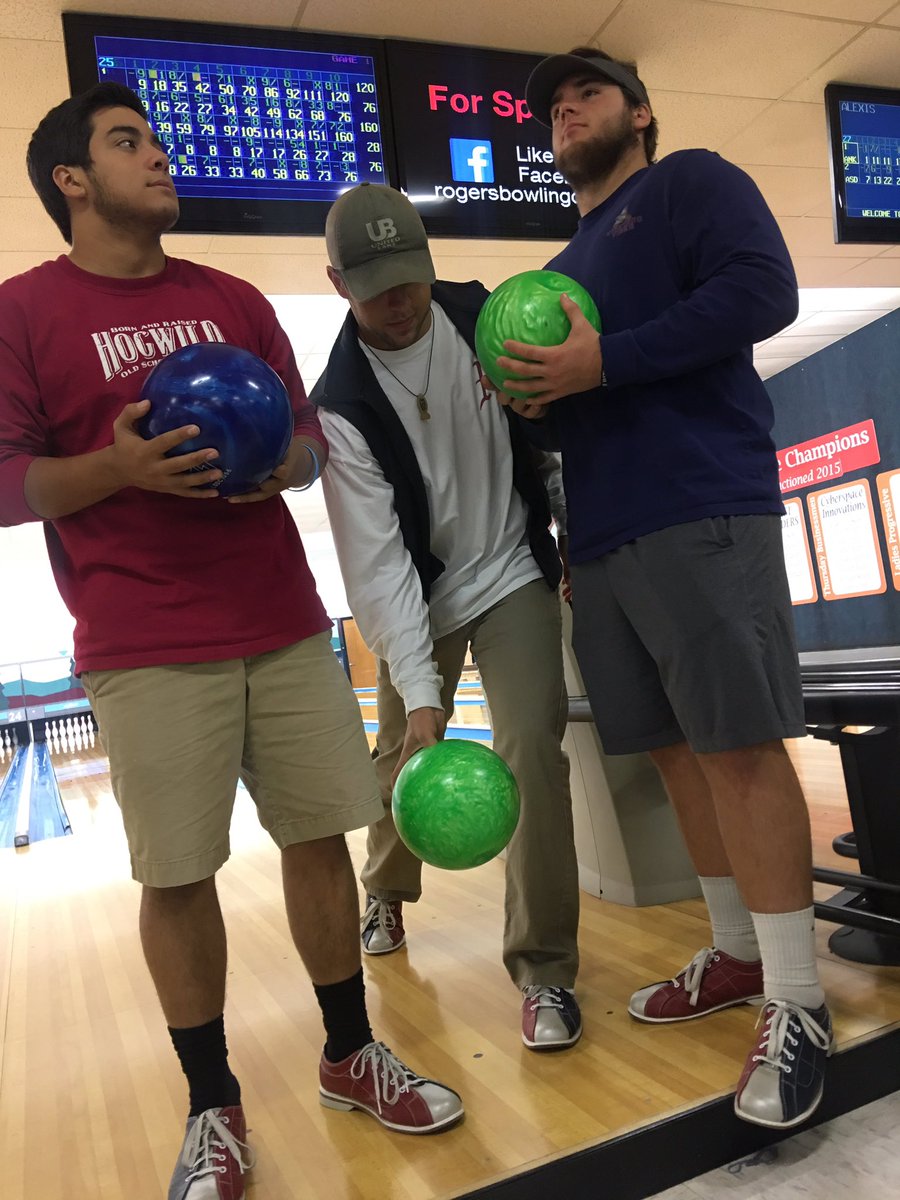 NWAPinheads's tweet photo. The bowling alley went SILENT when the Pinheads stepped in the door👀 #AlleyCats https://t.co/5Z7rivRQXZ