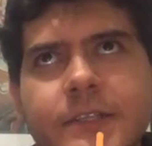 CheollieDimples's tweet photo. @YearsAtFall mi cara cuando vi que cambian a cada rato el directo de pinche lugar https://t.co/23mDILEnoA
