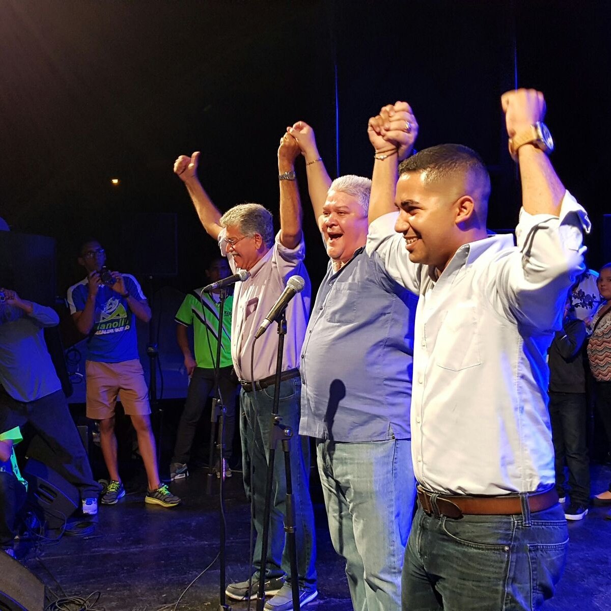 Nos encontramos en el Gran cierre de Gurabo con quien sin lugar a duda seguirá siendo el Alcalde de todos los Gurabeños Manolito Ortiz.