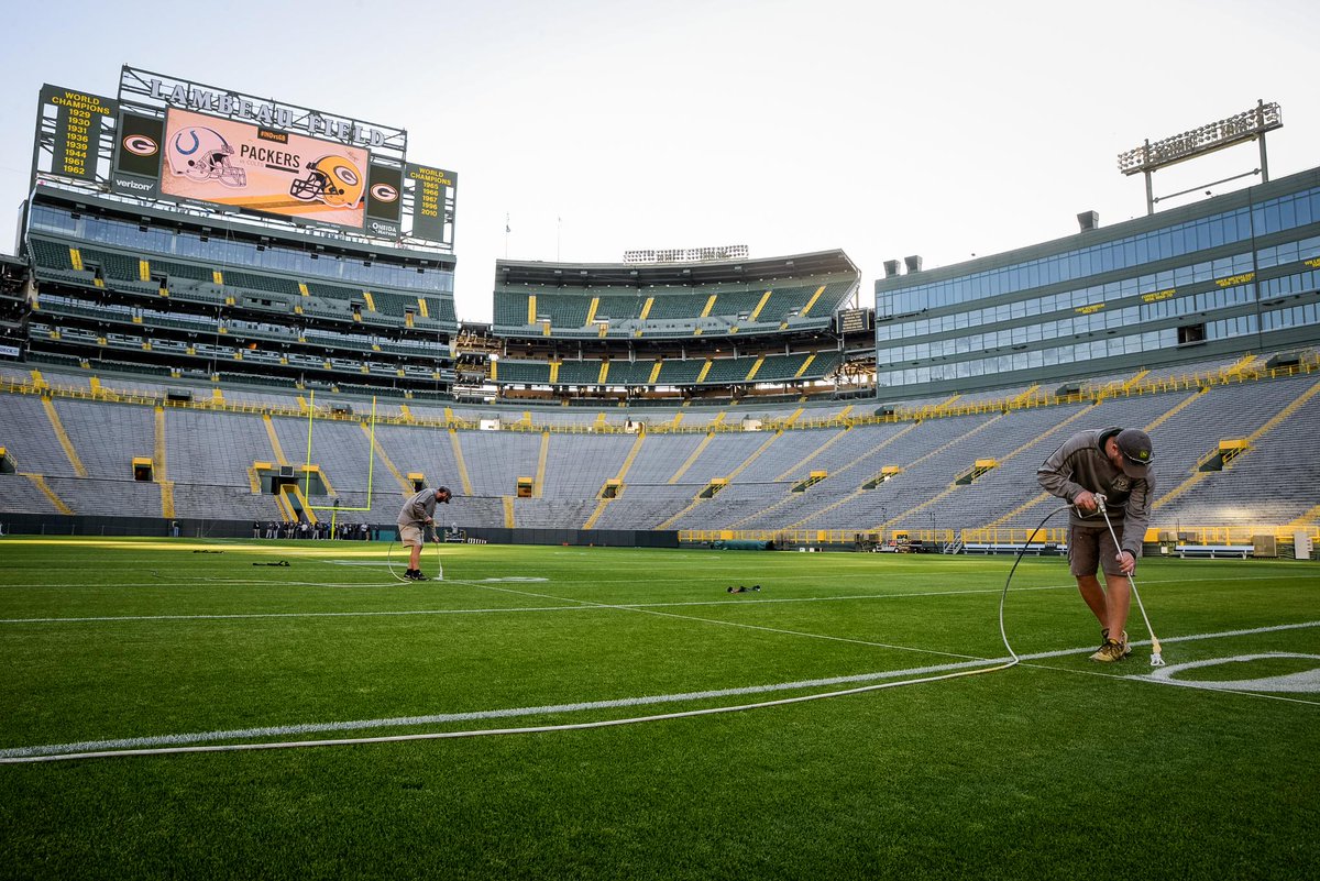 aftlocal212's tweet photo. RT @packers: Lambeau Field is ready for #INDvsGB.

📸: https://t.co/5Pd8InJq5S

#GoPackGo https://t.co/mFPip47mkw