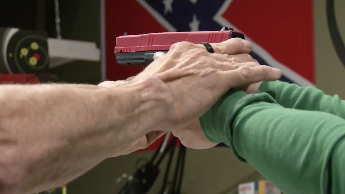 BearingArmsCom's tweet photo. NRA Instructor Helps Victims of Domestic Violence Take Charge https://t.co/LSEGyA5tyN #baadv @Cameron_Gray #NRANews https://t.co/HF2Ue7pFli