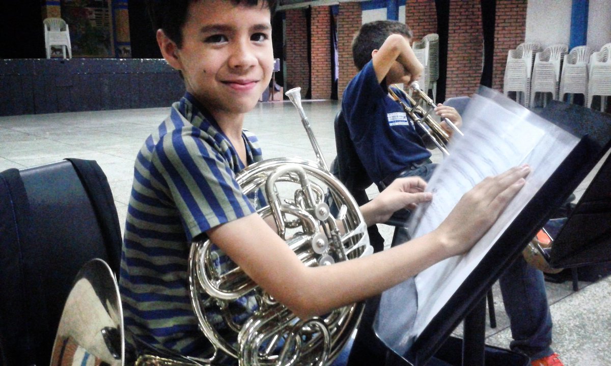 Cada niño es un artista, la música le da esperanza, alegría, disciplina y motivación.Feliz Noche
#SomosElSistema #elsistematachira#elsistema