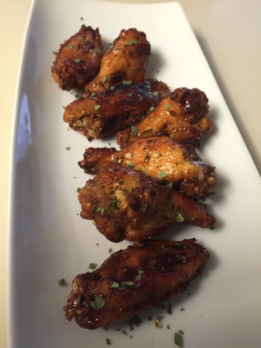 TakeilaPeebles's tweet photo. Chicken wings my favorite #masterchef #cheftakeila https://t.co/eUtXukHwZf