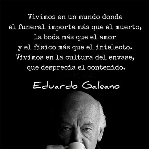 Pimpollatg's tweet photo. #ChávezViveEnElPueblo con amor x su patria y no se vende a ningún imperio capitalista q vive "La cultura del envase" https://t.co/QJvztFctRs