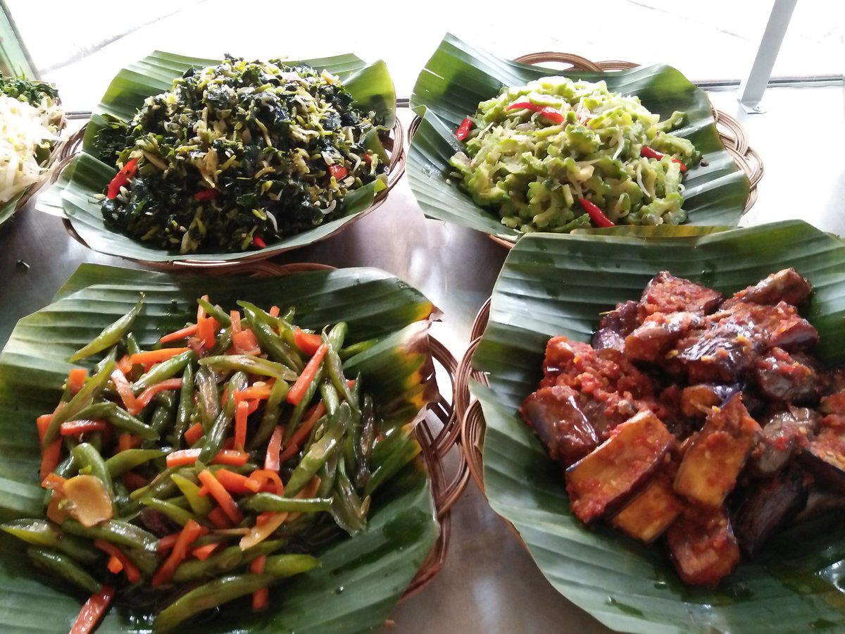 Endangprady's tweet photo. Cari makanan yang segar, sehat dan makyus follow dan datang @DapurNdesoBntro @InfoTangsel @infobintaro https://t.co/TH9fKzC9bx