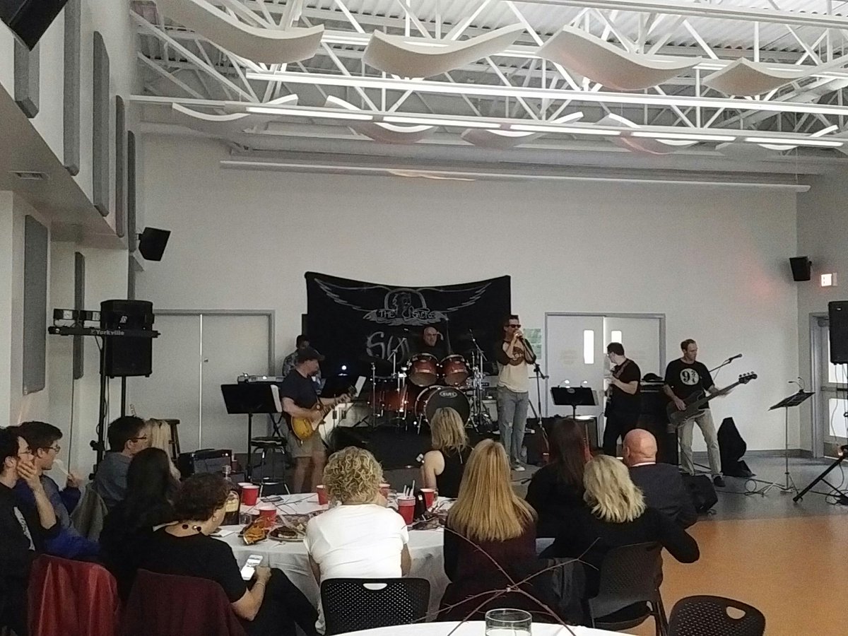 jgfearn's tweet photo. At @Quispamsisqplex  benefit with @sacksofwetcement rocking out! https://t.co/i7v7rUwIDq