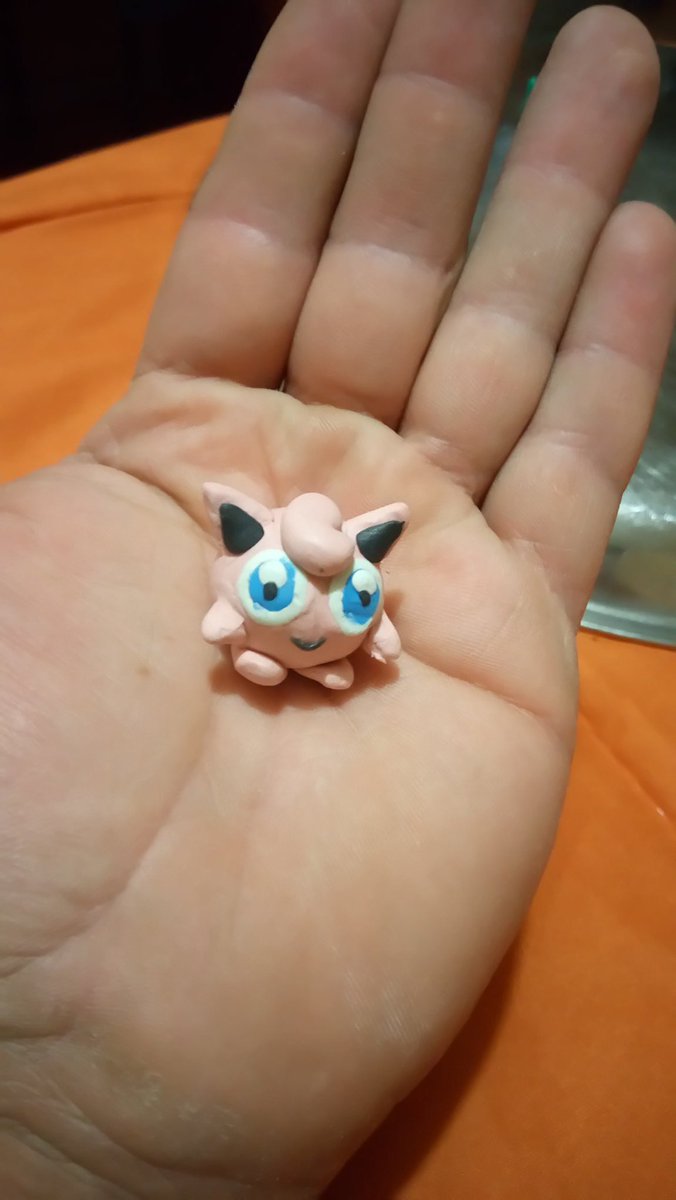 Marckk_'s tweet photo. Mi hija @Dreamer_Dark_ con sus creaciones en plasticina #Pokemongo #Pokemongocl #PokemonGoSpain #Antofagasta xD https://t.co/8sMf4BxgKD