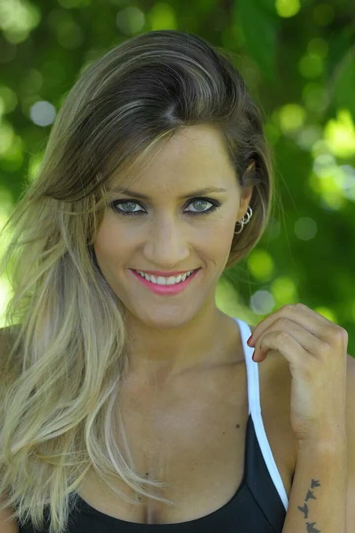 lomaspopucom's tweet photo. FANÁTIC@S ENFRENTADOS ,PERO ¿Vos de que lado estas?
 
Mica Viciconte (RT)
Flor Vigna (MG)
 
NO TE OLVIDES DE SEGUIRNOS PARA VALIDAR TU VOTO! https://t.co/ObcvfPMXiH
