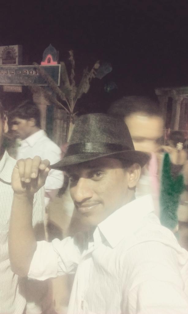 GaveeraV's tweet photo. With my friends ;)hampi ustav https://t.co/x9A1y2hS7L