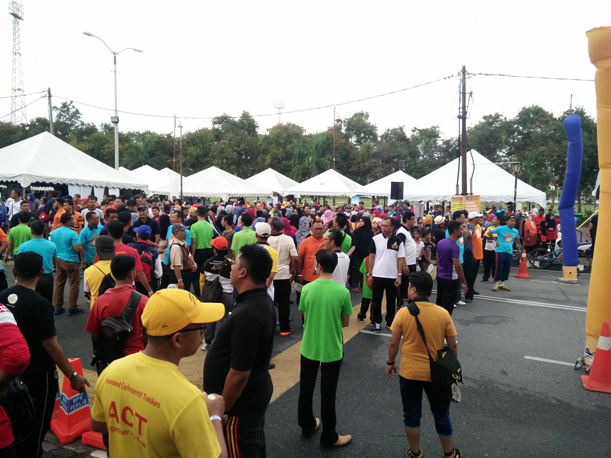 ZahirShari's tweet image. Car Free Day sempena Jelajah Forum &amp;amp; Ekspo Mampan Perlis 2016
#asingkan #IndahkanMalaysia #MampanPerlis2016