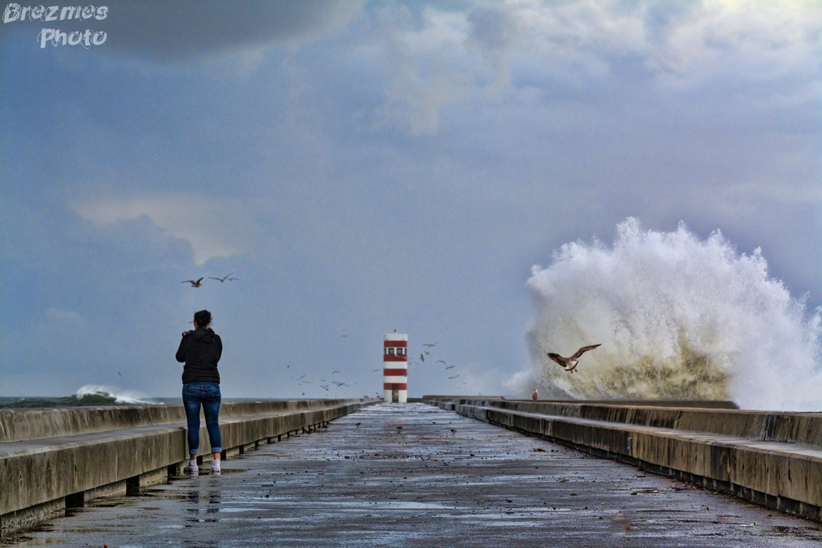 El Atlántico pegando duro en Foz Do Douro #Porto #Portugal <a href="/parajesxvisitar/">Parajes x visitar - BLOG de VIAJES</a> <a href="/turismoportugal/">Turismo de Portugal</a> <a href="/TurismPortugal/">Turismo en Portugal</a>