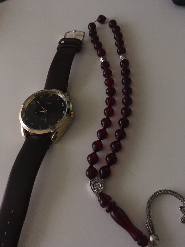 Coliseum saat
Deri kayış 
Kargo Bizden 
Kapıda Ödeme 💰 
Tesbihli Fiyat 99,90₺
Tesbihsiz 69,90₺
Whatsapp 0544 661 7470