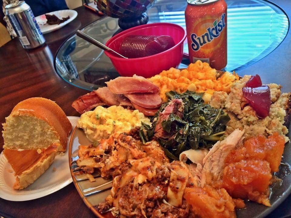 ______LA_____'s tweet photo. who ready for this thanksgiving ? 🍽😋😩 https://t.co/RTUy2hEYzs