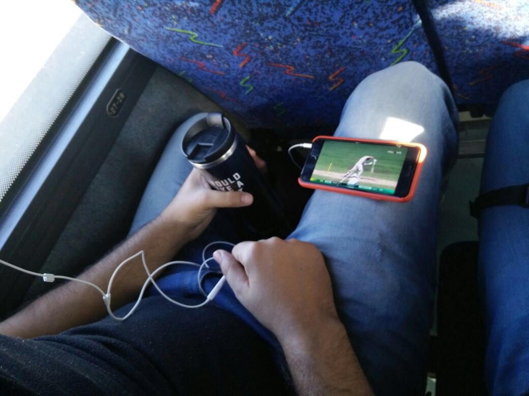 Doviyo's tweet photo. I'll take this bus to work every time if I need to. Goodbye Warner🚶🏽🏏#wicketsmustfall #SAvsAUS #ProteaFire https://t.co/pKTNlOQW6i