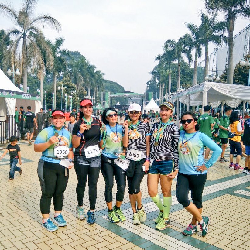 inianggia's tweet photo. Pagi ini kita ikutan #ExploRun @CapPandaID #passingthegoodness. Sayang start molor sejam, acara hiburan malah sblm START hrsnya stlh finish. https://t.co/qvqhASSX5D