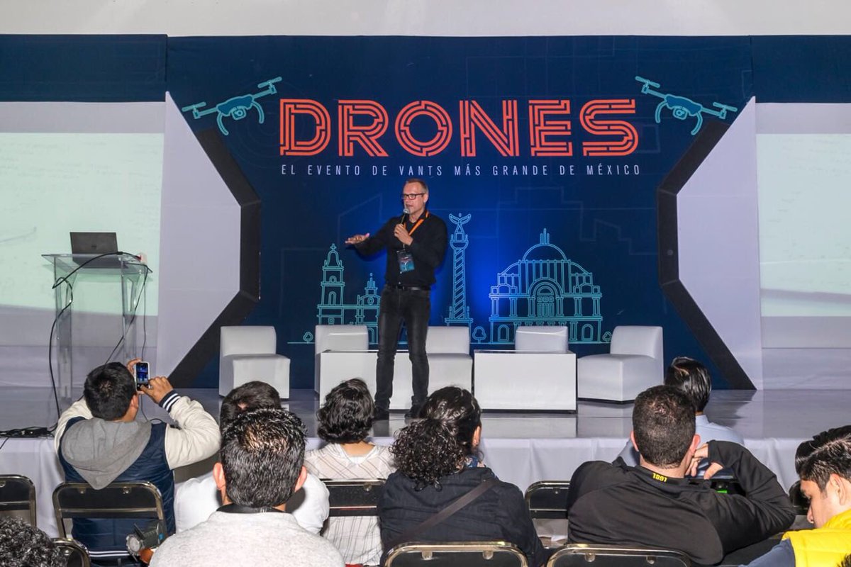 AsisediceTV's tweet photo. Primer día de @ExpoDrone. ¿Qué tal la ponencia de @hoho0101 sobre su proyecto #drone100? ¿Se lo perdieron? https://t.co/uABChvOdFg https://t.co/LtLeGiGtzq