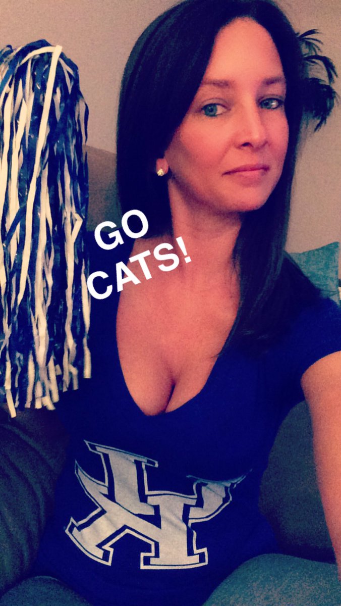 aMyLyNn1984's tweet photo. When you can't be at commonwealth and feel left out because you didn't get a Pom Pom 😼🏈 #IHaveMyOwn #BBN https://t.co/AelifmJD8w