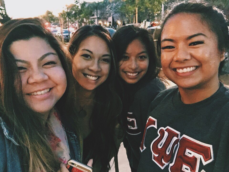 _anesnna's tweet photo. They went to Carson to see me! πβ€οΈοΈ #pledgesisters https://t.co/SlYiuP2irY